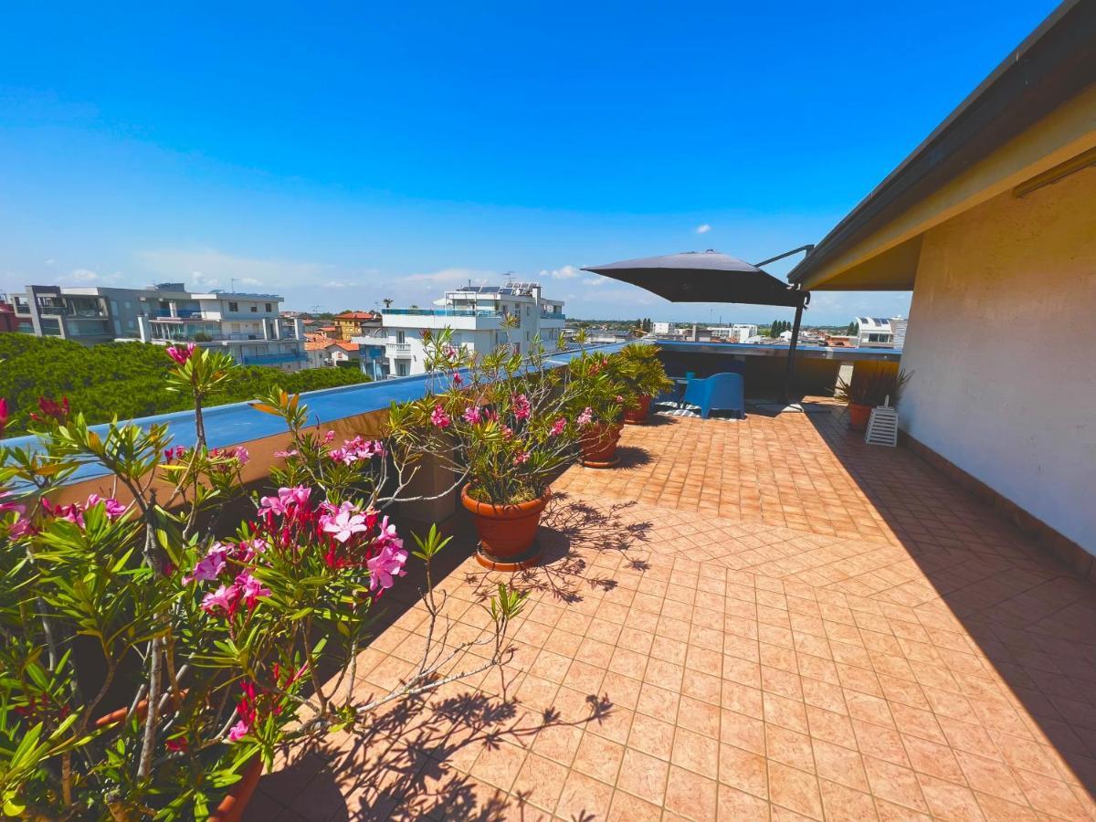 Blue Moon Penthouse Διαμέρισμα Τζεσόλο Λίντο Εξωτερικό φωτογραφία